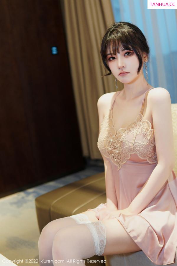   [XiuRen]高清写真图 2022.12.21 No.6022 桃桃子_ 新人美腿第12张图片